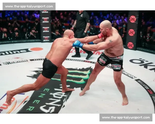 前蝇量级冠军弗朗斯遭重拳 KO,职业生涯遭遇重创 前蝇量级冠军弗朗斯遭重拳 KO,职业生涯遭遇重创