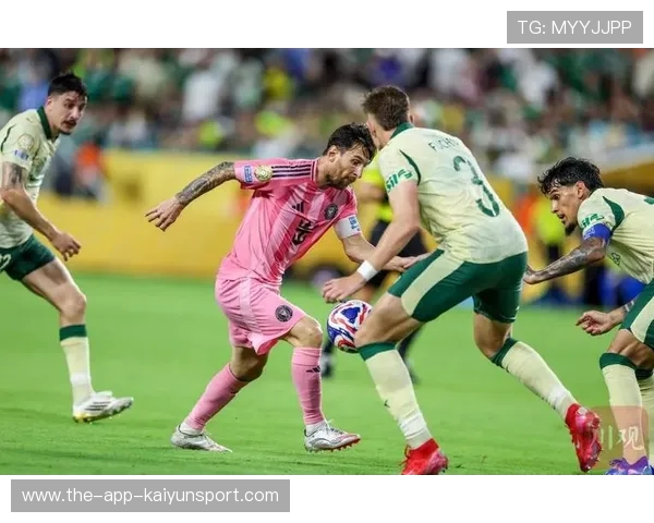 梅西暴怒挥拳维蒂尼亚！世俱杯冲突引爆足坛争议，赛后拥抱上演戏剧性反转